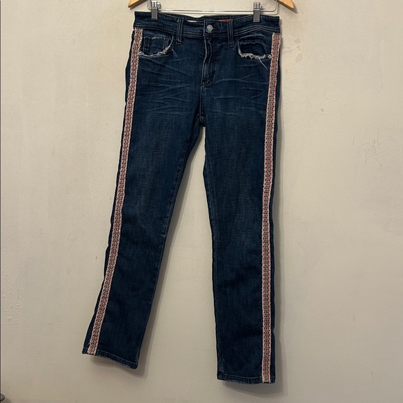 Pilcro Denim - Anthropologie Pilcro slim cropped boyfriend jeans with accent design Size 28 EUC